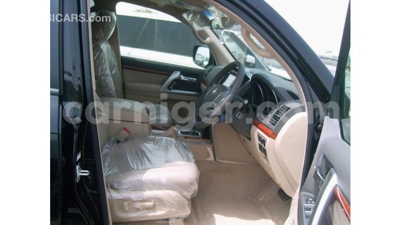 Big with watermark toyota land cruiser agadez import dubai 6116