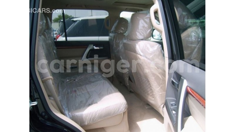 Big with watermark toyota land cruiser agadez import dubai 6116