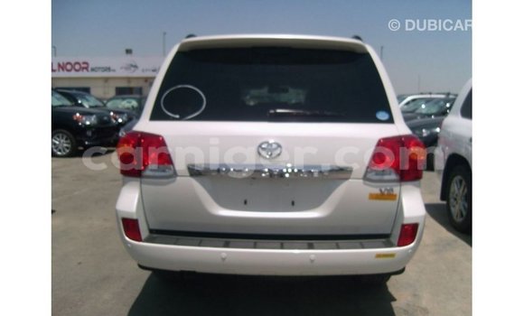 Acheter Import Utilitaire Toyota Land Cruiser Blanc à Import - Dubai, Agadez Acheter Import Utilitaire Toyota Land Cruiser Blanc à Import - Dubai, Agadez