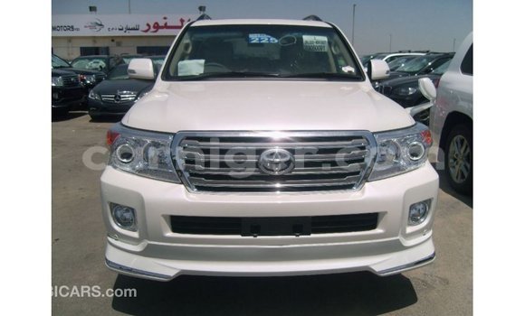 Acheter Import Utilitaire Toyota Land Cruiser Blanc à Import - Dubai, Agadez Acheter Import Utilitaire Toyota Land Cruiser Blanc à Import - Dubai, Agadez