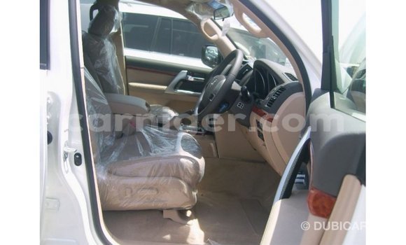 Acheter Import Utilitaire Toyota Land Cruiser Blanc à Import - Dubai, Agadez Acheter Import Utilitaire Toyota Land Cruiser Blanc à Import - Dubai, Agadez