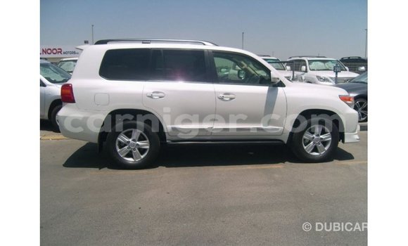 Acheter Import Utilitaire Toyota Land Cruiser Blanc à Import - Dubai, Agadez Acheter Import Utilitaire Toyota Land Cruiser Blanc à Import - Dubai, Agadez