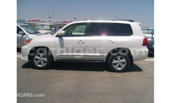 Acheter Import Utilitaire Toyota Land Cruiser Blanc à Import - Dubai, Agadez Acheter Import Utilitaire Toyota Land Cruiser Blanc à Import - Dubai, Agadez