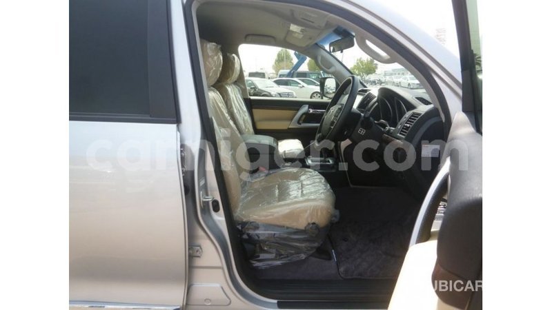 Big with watermark toyota land cruiser agadez import dubai 6119