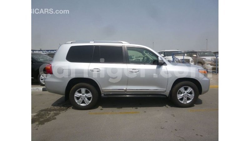 Big with watermark toyota land cruiser agadez import dubai 6119