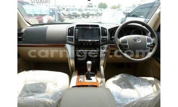 Sayi Imported Toyota Land Cruiser White Babbar mota in Import - Dubai a Agadez Sayi Imported Toyota Land Cruiser White Babbar mota in Import - Dubai a Agadez