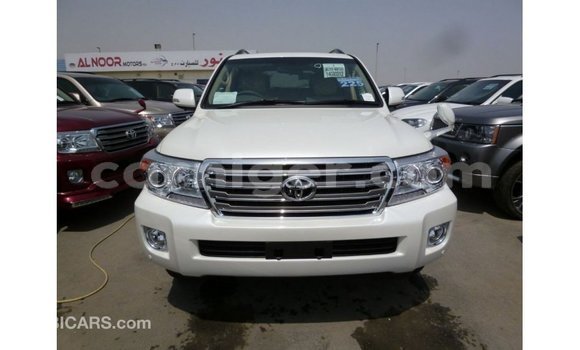 Sayi Imported Toyota Land Cruiser White Babbar mota in Import - Dubai a Agadez Sayi Imported Toyota Land Cruiser White Babbar mota in Import - Dubai a Agadez