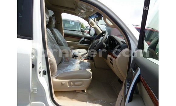 Sayi Imported Toyota Land Cruiser White Babbar mota in Import - Dubai a Agadez Sayi Imported Toyota Land Cruiser White Babbar mota in Import - Dubai a Agadez