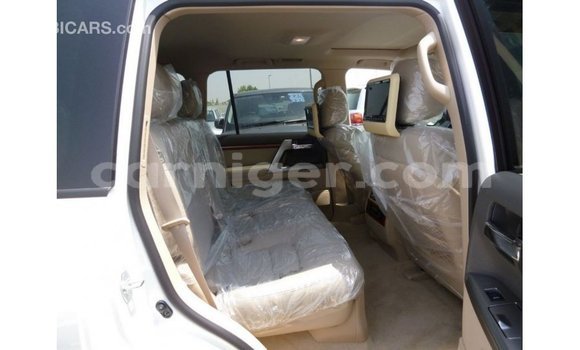 Sayi Imported Toyota Land Cruiser White Babbar mota in Import - Dubai a Agadez Sayi Imported Toyota Land Cruiser White Babbar mota in Import - Dubai a Agadez