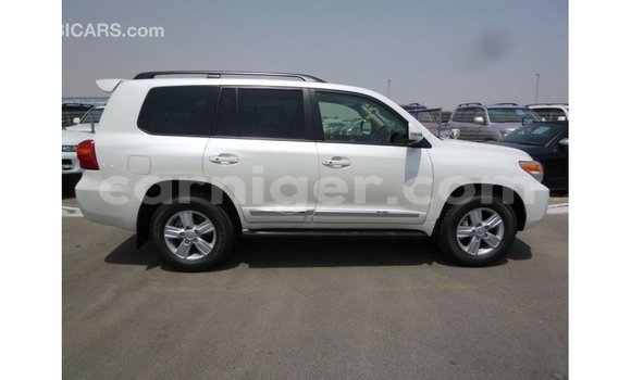 Sayi Imported Toyota Land Cruiser White Babbar mota in Import - Dubai a Agadez Sayi Imported Toyota Land Cruiser White Babbar mota in Import - Dubai a Agadez