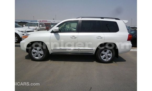 Sayi Imported Toyota Land Cruiser White Babbar mota in Import - Dubai a Agadez Sayi Imported Toyota Land Cruiser White Babbar mota in Import - Dubai a Agadez