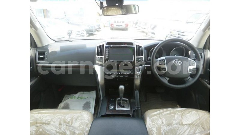 Big with watermark toyota land cruiser agadez import dubai 6122