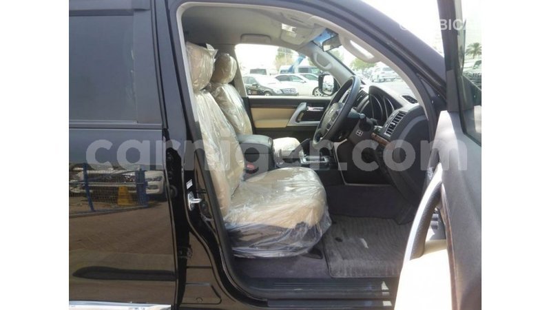 Big with watermark toyota land cruiser agadez import dubai 6122