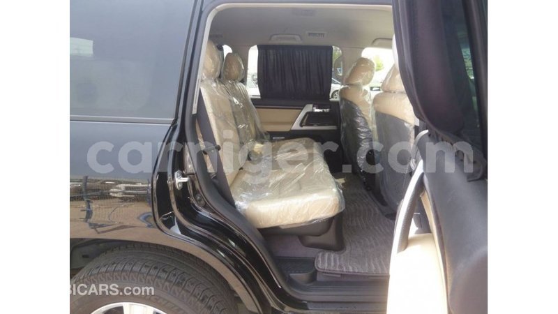 Big with watermark toyota land cruiser agadez import dubai 6122