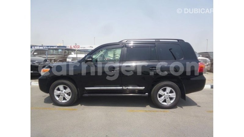 Big with watermark toyota land cruiser agadez import dubai 6122