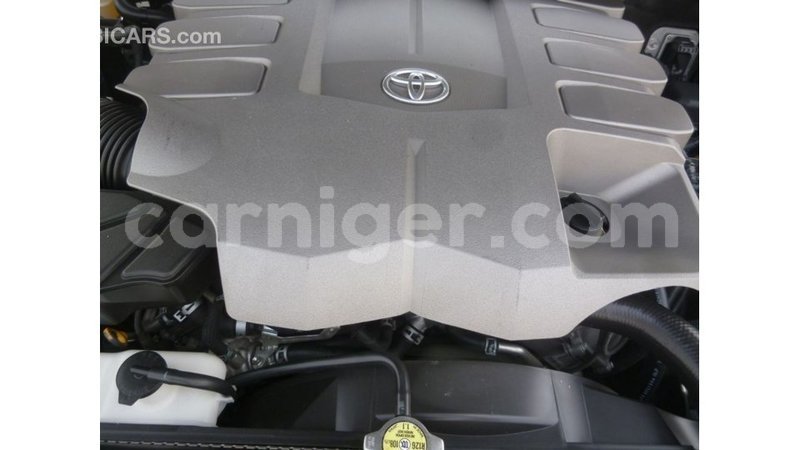 Big with watermark toyota land cruiser agadez import dubai 6122