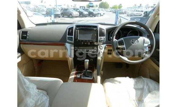 Acheter Import Utilitaire Toyota Land Cruiser Blanc à Import - Dubai, Agadez Acheter Import Utilitaire Toyota Land Cruiser Blanc à Import - Dubai, Agadez