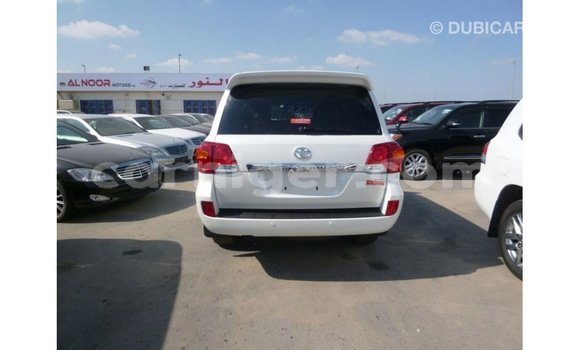 Acheter Import Utilitaire Toyota Land Cruiser Blanc à Import - Dubai, Agadez Acheter Import Utilitaire Toyota Land Cruiser Blanc à Import - Dubai, Agadez