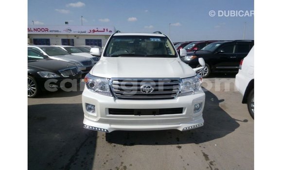 Acheter Import Utilitaire Toyota Land Cruiser Blanc à Import - Dubai, Agadez Acheter Import Utilitaire Toyota Land Cruiser Blanc à Import - Dubai, Agadez
