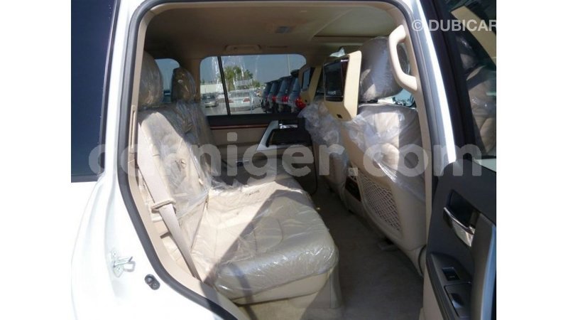 Big with watermark toyota land cruiser agadez import dubai 6123