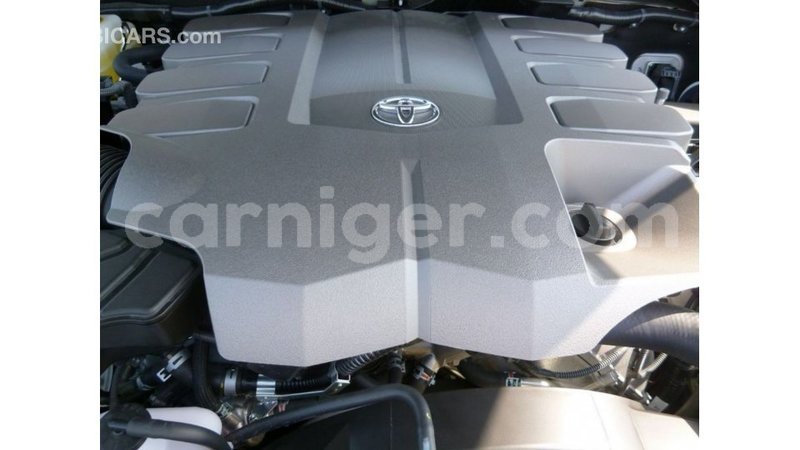 Big with watermark toyota land cruiser agadez import dubai 6123