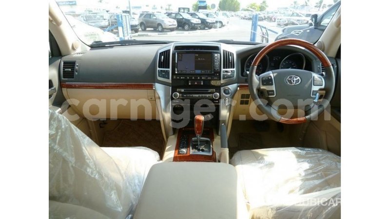 Big with watermark toyota land cruiser agadez import dubai 6124