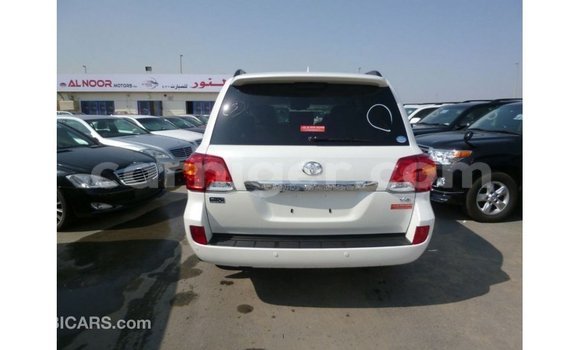 اشتري Imported Toyota Land Cruiser White شاحنة في Import - Dubai في أغاديز اشتري Imported Toyota Land Cruiser White شاحنة في Import - Dubai في أغاديز