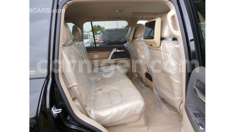 Big with watermark toyota land cruiser agadez import dubai 6125