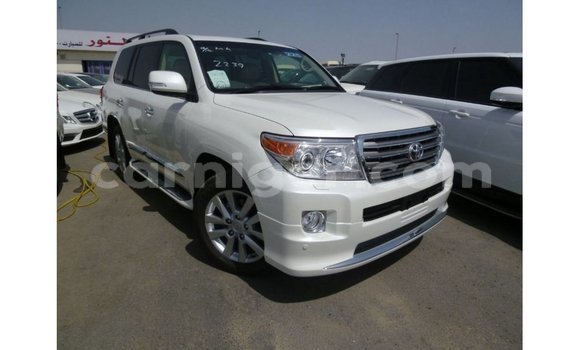 Sayi Imported Toyota Land Cruiser White Babbar mota in Import - Dubai a Agadez Sayi Imported Toyota Land Cruiser White Babbar mota in Import - Dubai a Agadez