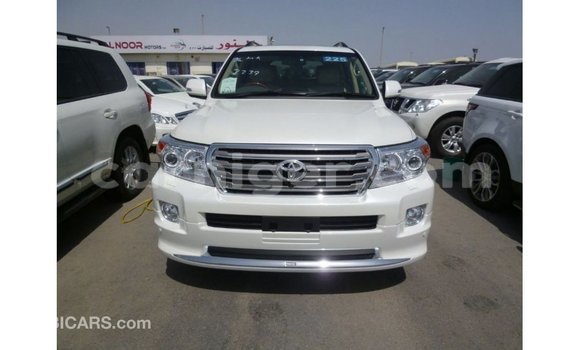 Sayi Imported Toyota Land Cruiser White Babbar mota in Import - Dubai a Agadez Sayi Imported Toyota Land Cruiser White Babbar mota in Import - Dubai a Agadez