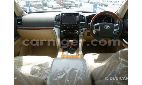 Sayi Imported Toyota Land Cruiser White Babbar mota in Import - Dubai a Agadez Sayi Imported Toyota Land Cruiser White Babbar mota in Import - Dubai a Agadez