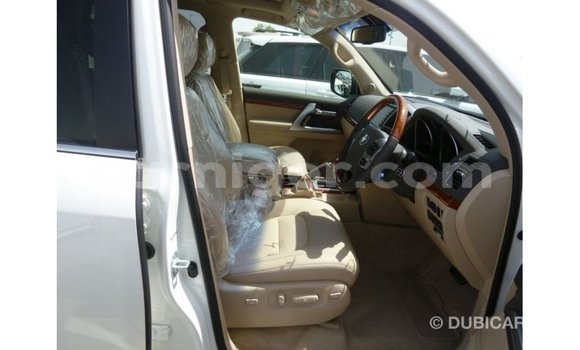 Sayi Imported Toyota Land Cruiser White Babbar mota in Import - Dubai a Agadez Sayi Imported Toyota Land Cruiser White Babbar mota in Import - Dubai a Agadez