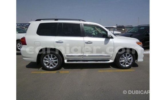 Sayi Imported Toyota Land Cruiser White Babbar mota in Import - Dubai a Agadez Sayi Imported Toyota Land Cruiser White Babbar mota in Import - Dubai a Agadez
