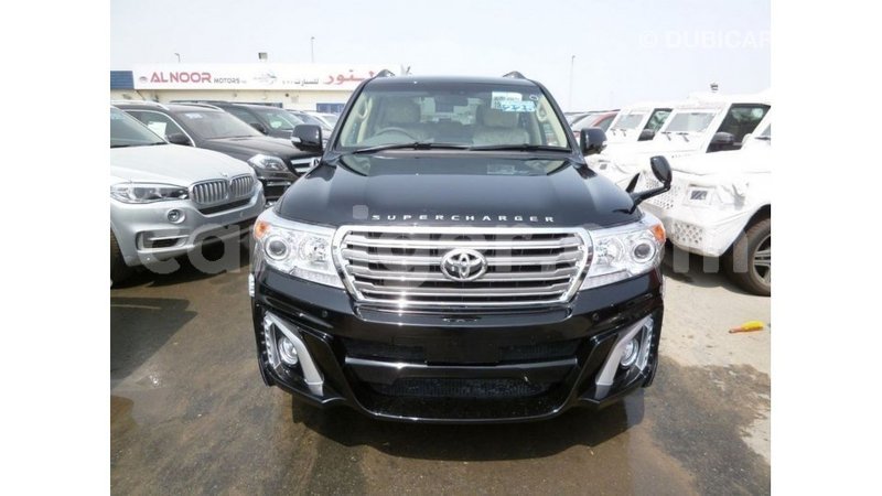 Big with watermark toyota land cruiser agadez import dubai 6127