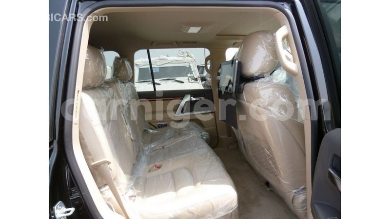 Big with watermark toyota land cruiser agadez import dubai 6127