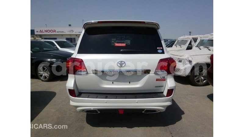 Big with watermark toyota land cruiser agadez import dubai 6129