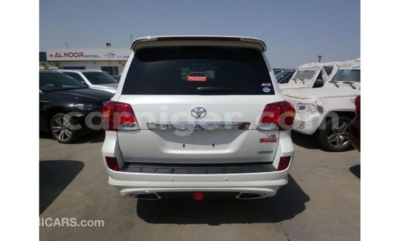 Sayi Imported Toyota Land Cruiser White Babbar mota in Import - Dubai a Agadez Sayi Imported Toyota Land Cruiser White Babbar mota in Import - Dubai a Agadez