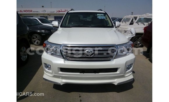 Sayi Imported Toyota Land Cruiser White Babbar mota in Import - Dubai a Agadez Sayi Imported Toyota Land Cruiser White Babbar mota in Import - Dubai a Agadez