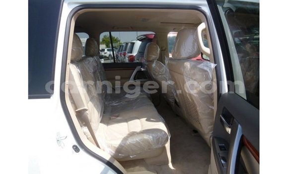 Sayi Imported Toyota Land Cruiser White Babbar mota in Import - Dubai a Agadez Sayi Imported Toyota Land Cruiser White Babbar mota in Import - Dubai a Agadez