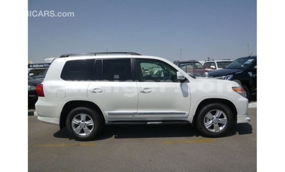 Sayi Imported Toyota Land Cruiser White Babbar mota in Import - Dubai a Agadez Sayi Imported Toyota Land Cruiser White Babbar mota in Import - Dubai a Agadez