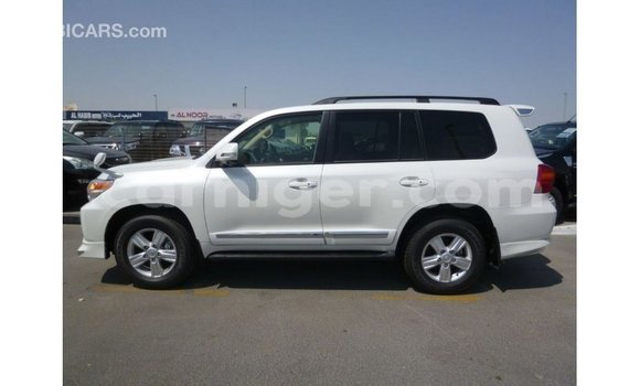 Sayi Imported Toyota Land Cruiser White Babbar mota in Import - Dubai a Agadez Sayi Imported Toyota Land Cruiser White Babbar mota in Import - Dubai a Agadez