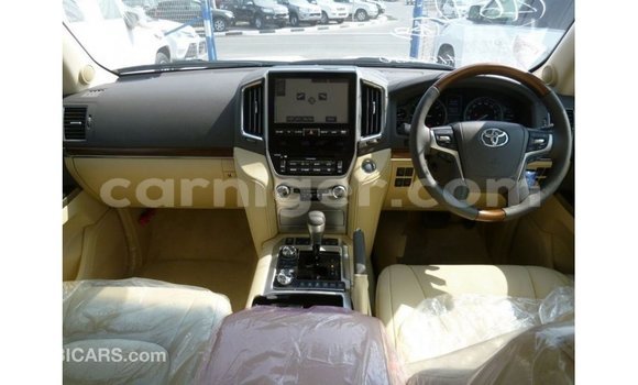 Sayi Imported Toyota Land Cruiser White Babbar mota in Import - Dubai a Agadez Sayi Imported Toyota Land Cruiser White Babbar mota in Import - Dubai a Agadez