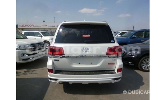 Sayi Imported Toyota Land Cruiser White Babbar mota in Import - Dubai a Agadez Sayi Imported Toyota Land Cruiser White Babbar mota in Import - Dubai a Agadez