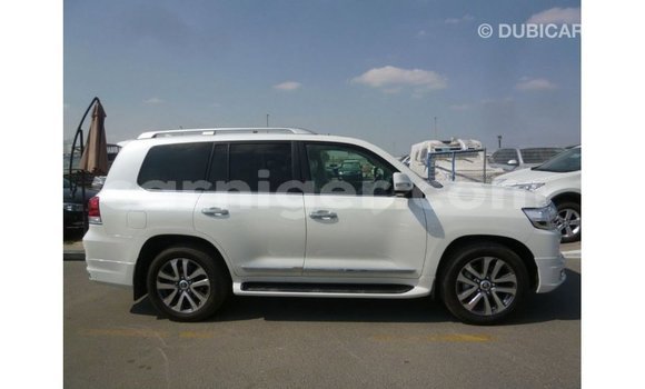 Sayi Imported Toyota Land Cruiser White Babbar mota in Import - Dubai a Agadez Sayi Imported Toyota Land Cruiser White Babbar mota in Import - Dubai a Agadez