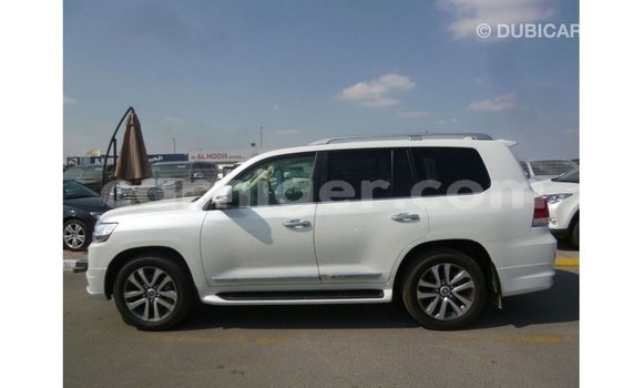 Sayi Imported Toyota Land Cruiser White Babbar mota in Import - Dubai a Agadez Sayi Imported Toyota Land Cruiser White Babbar mota in Import - Dubai a Agadez
