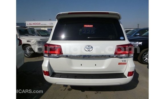 Sayi Imported Toyota Land Cruiser White Babbar mota in Import - Dubai a Agadez Sayi Imported Toyota Land Cruiser White Babbar mota in Import - Dubai a Agadez