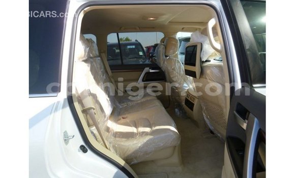 Sayi Imported Toyota Land Cruiser White Babbar mota in Import - Dubai a Agadez Sayi Imported Toyota Land Cruiser White Babbar mota in Import - Dubai a Agadez