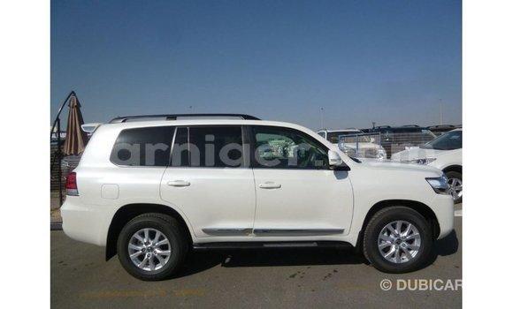 Sayi Imported Toyota Land Cruiser White Babbar mota in Import - Dubai a Agadez Sayi Imported Toyota Land Cruiser White Babbar mota in Import - Dubai a Agadez