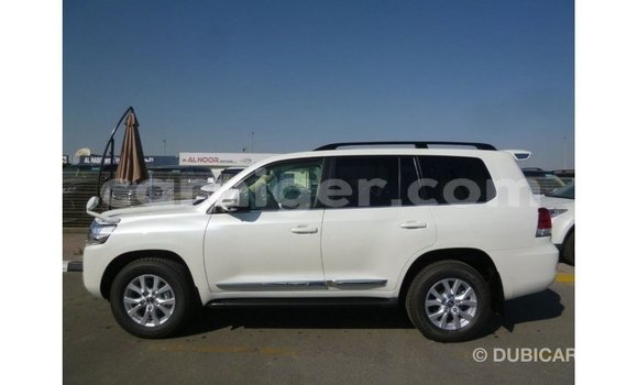 Sayi Imported Toyota Land Cruiser White Babbar mota in Import - Dubai a Agadez Sayi Imported Toyota Land Cruiser White Babbar mota in Import - Dubai a Agadez