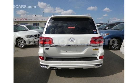 Sayi Imported Toyota Land Cruiser White Babbar mota in Import - Dubai a Agadez Sayi Imported Toyota Land Cruiser White Babbar mota in Import - Dubai a Agadez